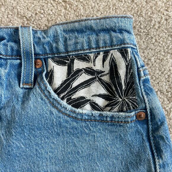 Levi's Strauss Medium Wash Blue High Rise Cut Off Denim Shorts Womens Size W25 - Picture 2 of 7